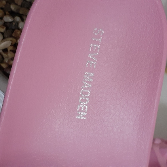 STEVE MADDEN, Sandals, Size 8, pink, with designs on the front. - Picture 6 of 6